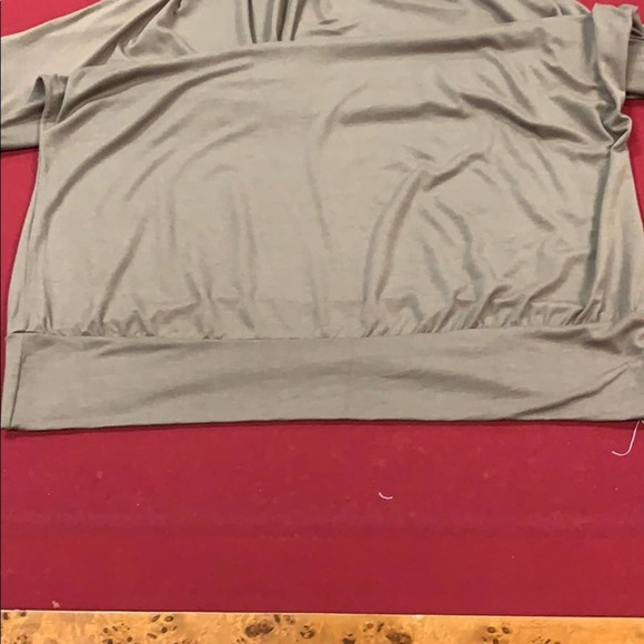 Azules Gathered V Neck Blouse - Picture 6 of 6